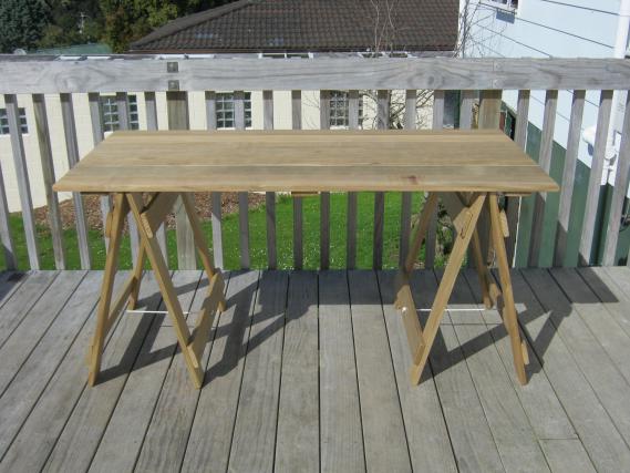 TRESTLE TABLE