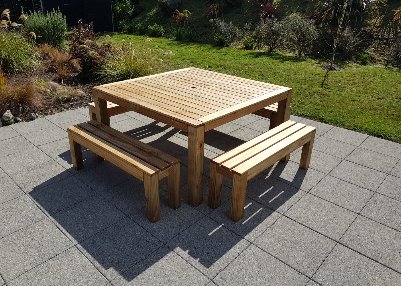 SQUARE TABLE WITH 4 BENCHES