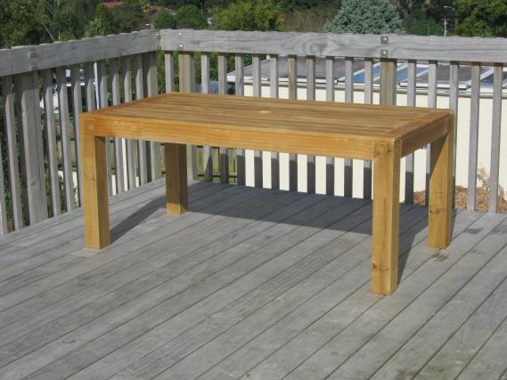 OUTDOOR TABLE